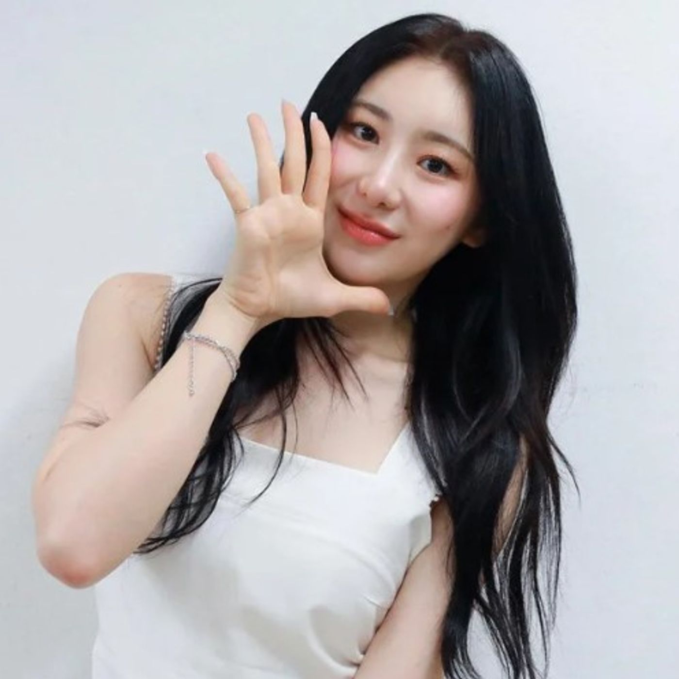 Know About Me - Lee Chae-yeon episode artwork