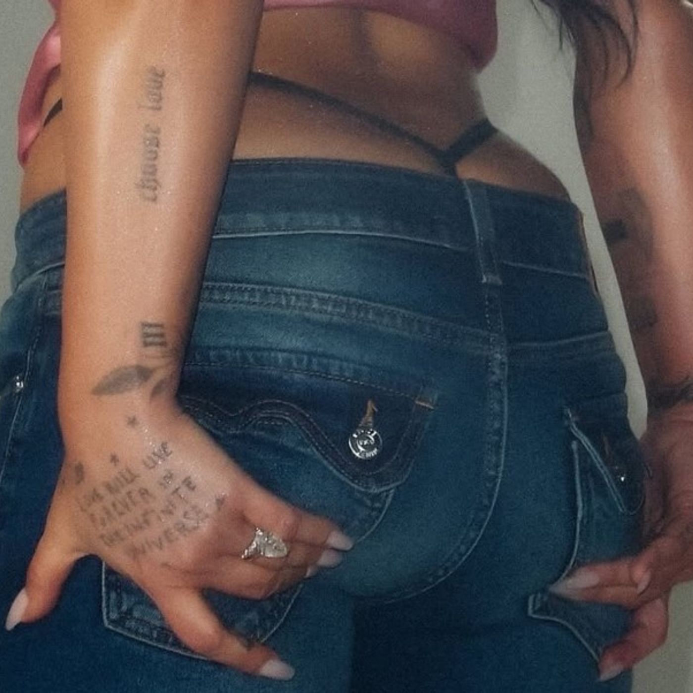 Low rise jeans - Demi Lovato episode artwork