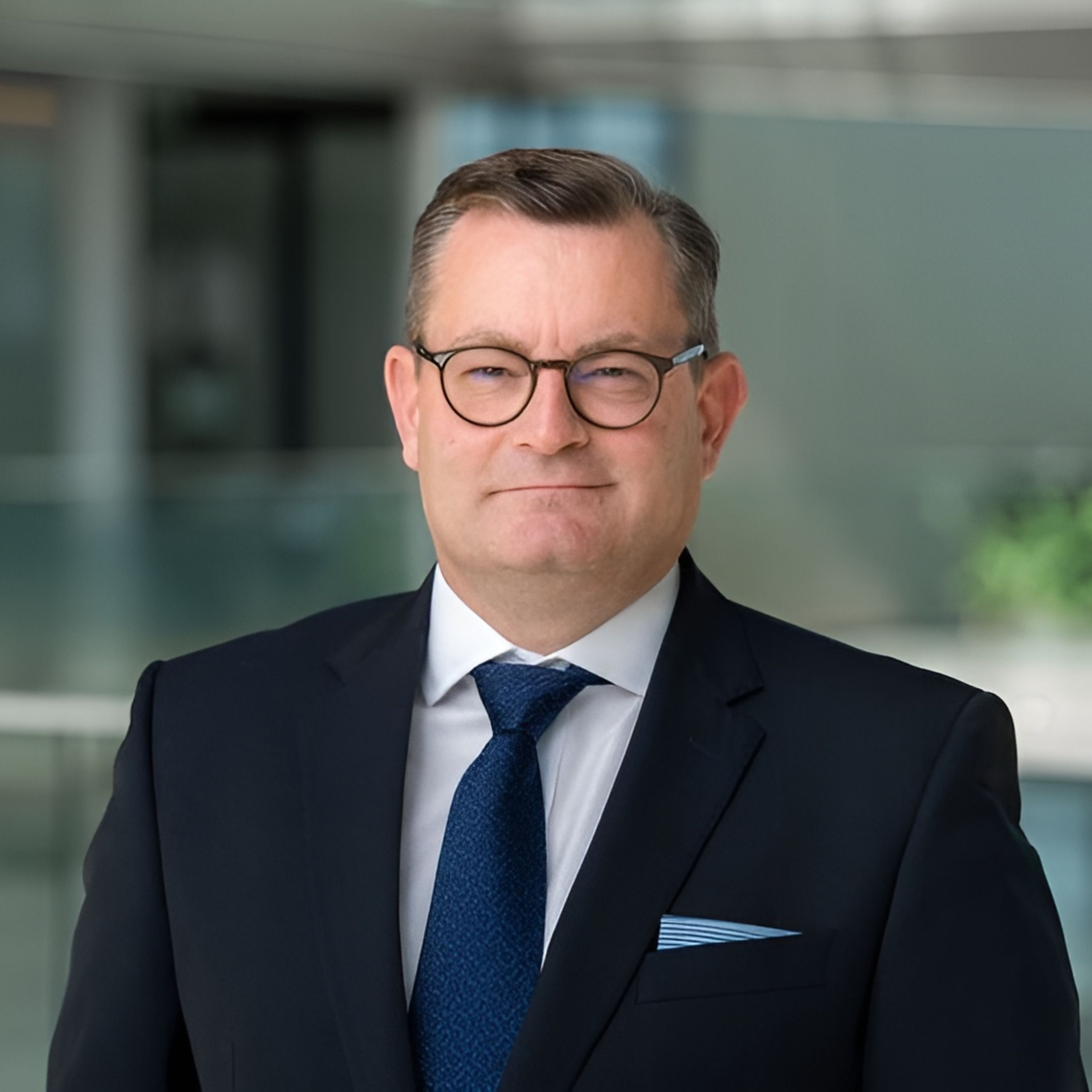 Why C-Suite Misalignment Vanishes in Customer-Led Companies