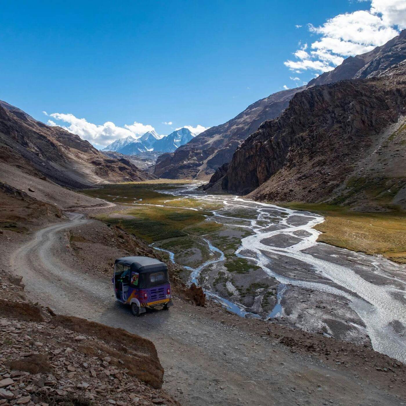 The Rickshaw Run: Driving 2,500 miles across India in a Three-Wheel Rickshaw with Journalist Simon Parker