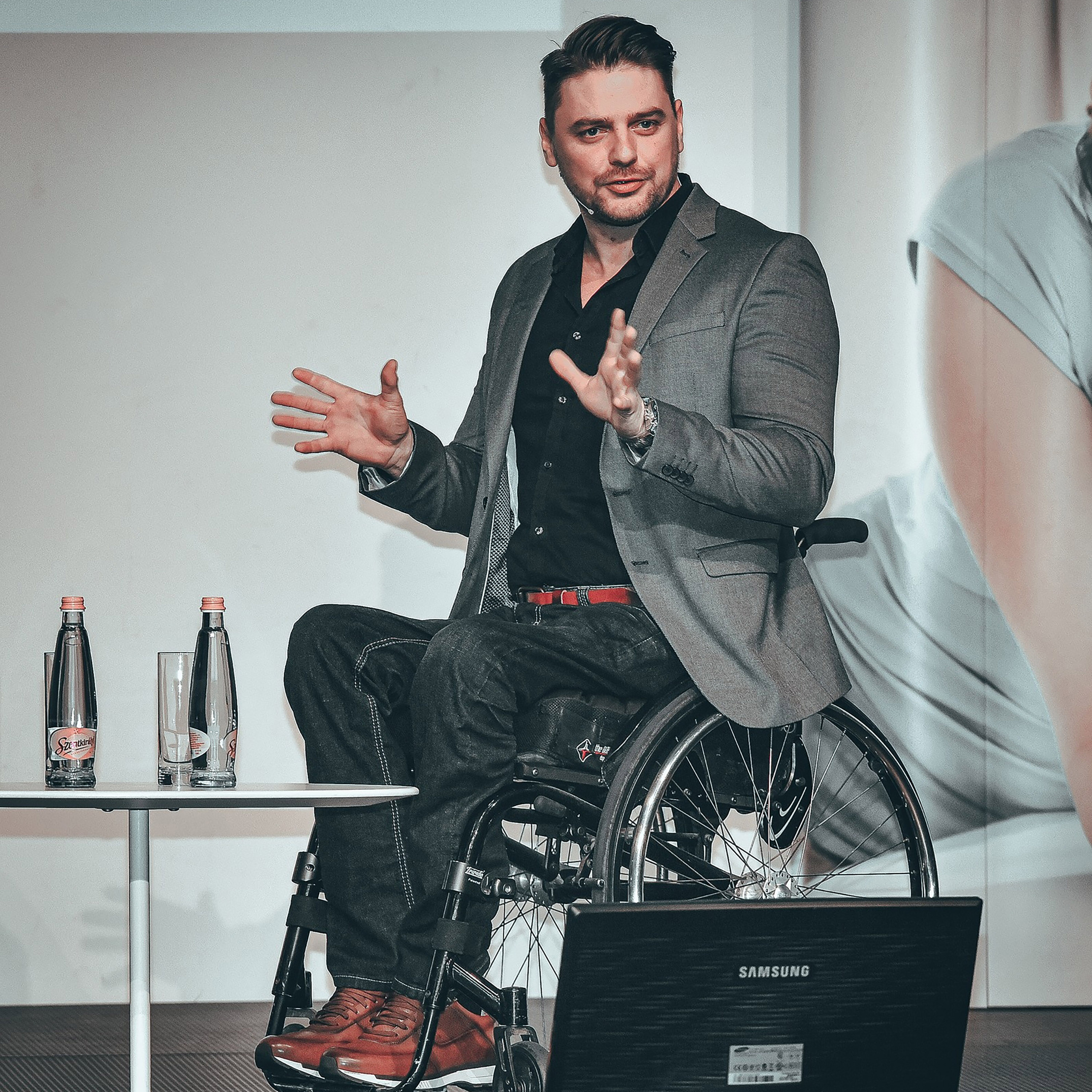 „Láttam már olyat, hogy a rámpa nem vezet sehova” – Bovier György reziliencia- és intergrációs tréner (2024-04-26)