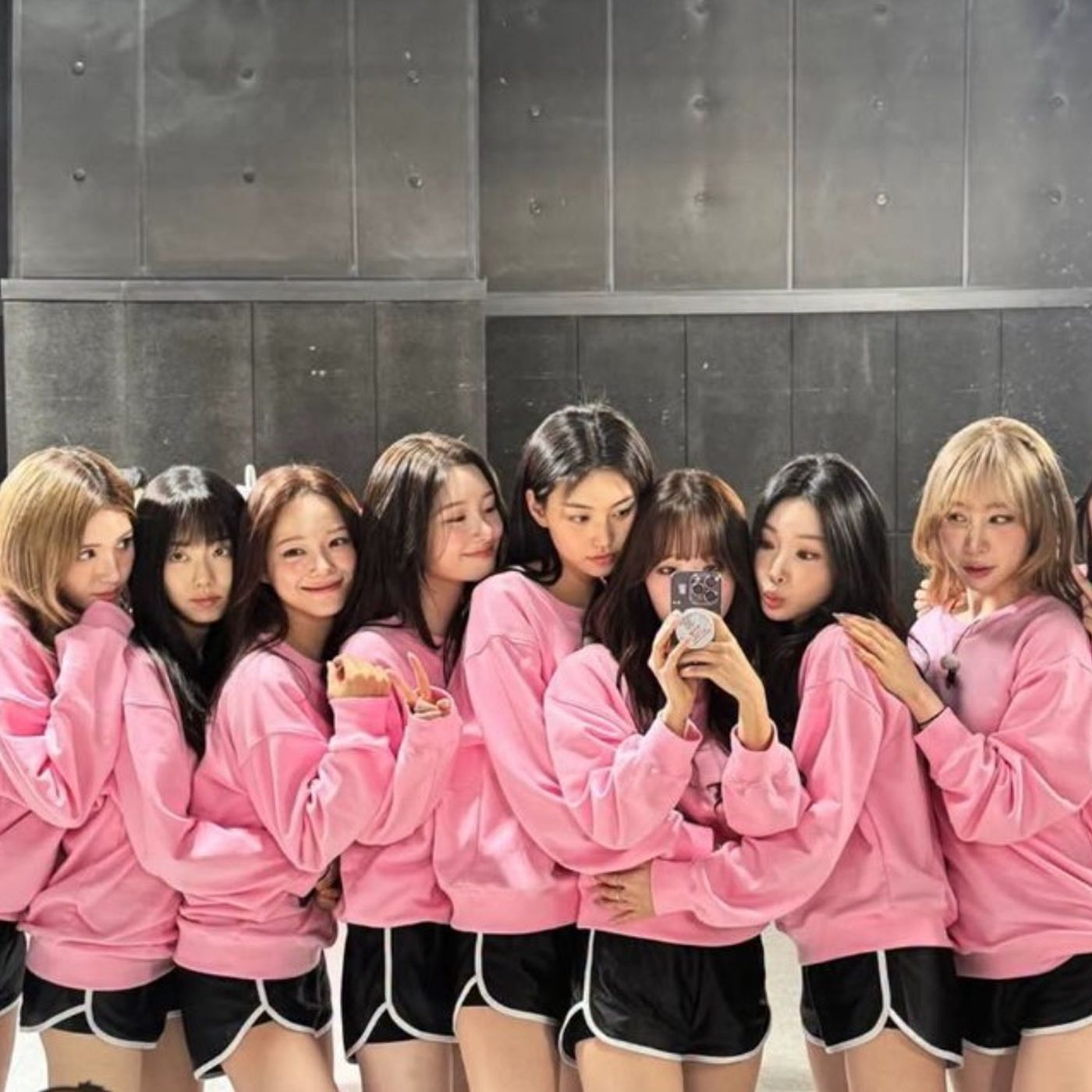 I.O.I - I.O.I Loop episode artwork