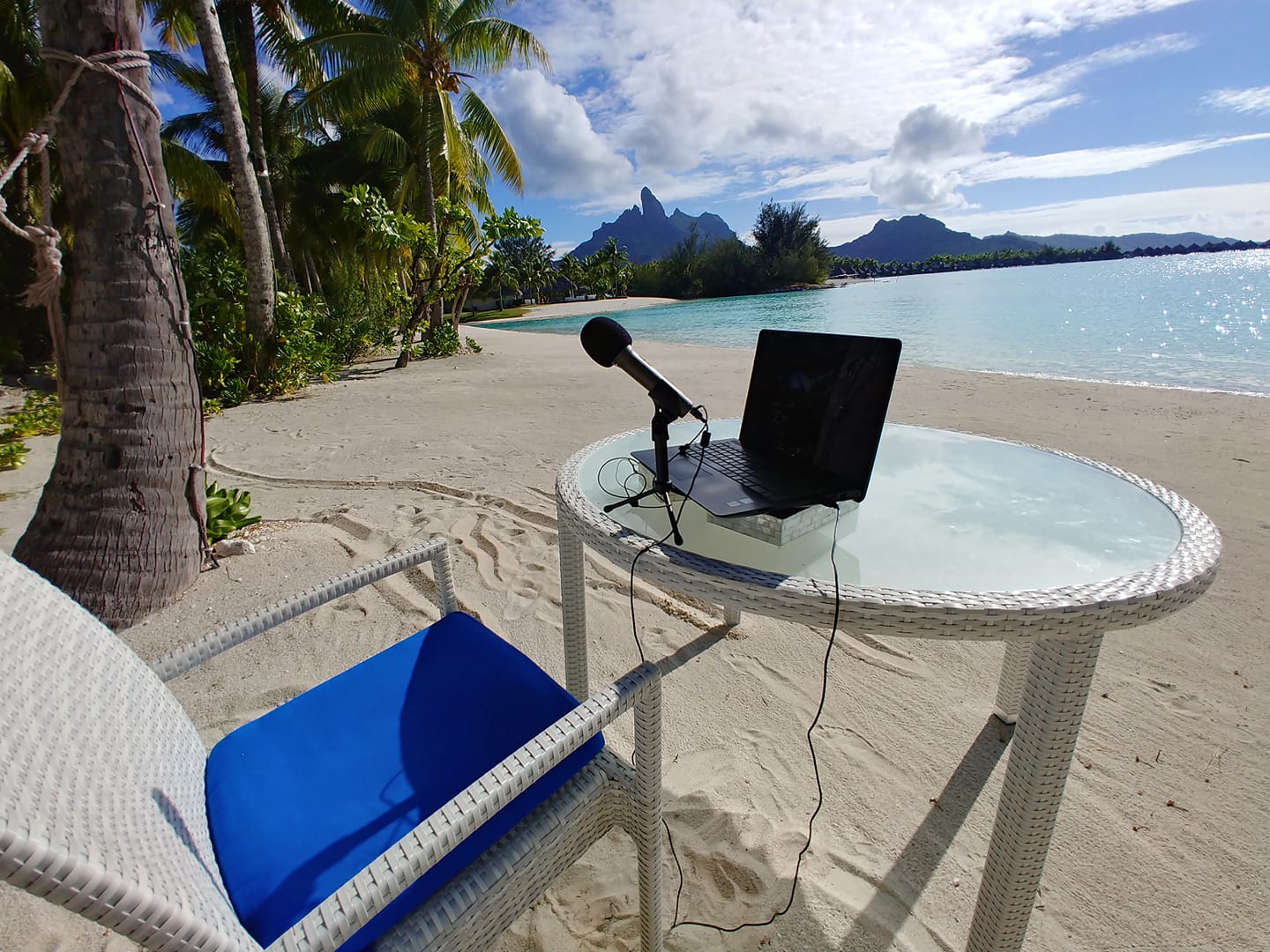http://Hawaii%20vs.%20Bora%20Bora;%20Conrad%20vs%20St%20Regis;%20and%20the%20Delta%20Vacations%20Deal